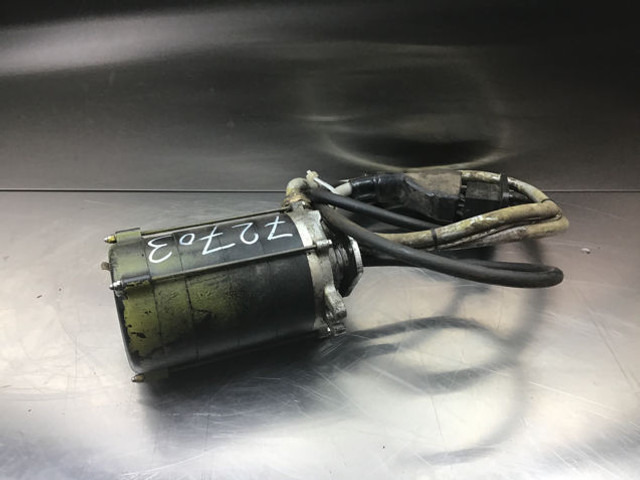 Liebherr Electric Feed Through - מערכת חשמל: תמונה 1 Liebherr Electric Feed Through - מערכת חשמל: תמונה 1