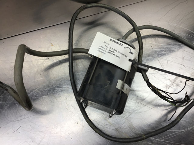 Liebherr Electric Feed Through - מערכת חשמל: תמונה 1 Liebherr Electric Feed Through - מערכת חשמל: תמונה 1