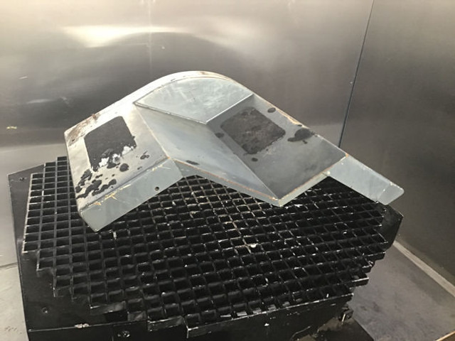 Liebherr Fender - גוף וחלק חיצוני: תמונה 1 Liebherr Fender - גוף וחלק חיצוני: תמונה 1