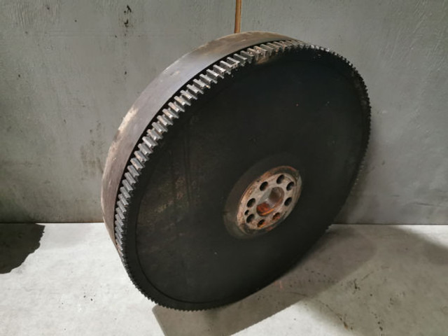 Liebherr Flywheel - גלגל תנופה: תמונה 5 Liebherr Flywheel - גלגל תנופה: תמונה 5