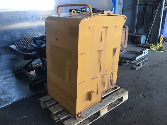 Liebherr Hydraulic Tank - מכל הידרולי: תמונה 3 Liebherr Hydraulic Tank - מכל הידרולי: תמונה 3