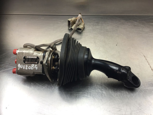 Liebherr Joystick Right - ידית הילוכים: תמונה 3 Liebherr Joystick Right - ידית הילוכים: תמונה 3