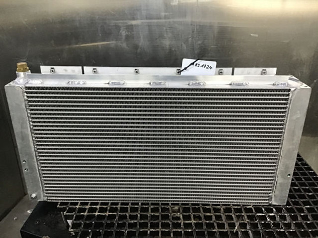 Liebherr Oil Cooler - מקרר שמן: תמונה 2 Liebherr Oil Cooler - מקרר שמן: תמונה 2