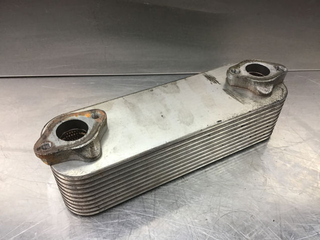 Liebherr Oil Cooler - מקרר שמן: תמונה 2 Liebherr Oil Cooler - מקרר שמן: תמונה 2