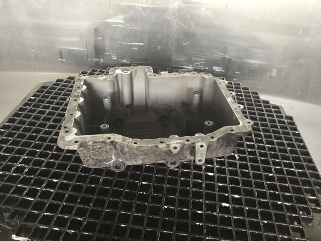 Liebherr Oil Sump - בית ארכובה: תמונה 1 Liebherr Oil Sump - בית ארכובה: תמונה 1