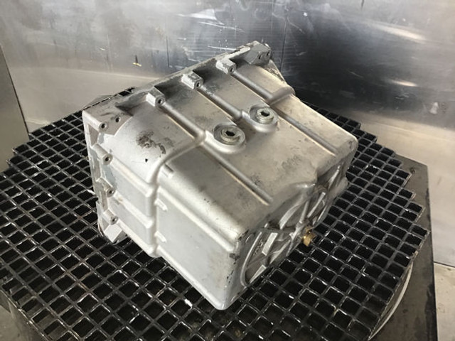 Liebherr Oil Sump - בית ארכובה: תמונה 2 Liebherr Oil Sump - בית ארכובה: תמונה 2