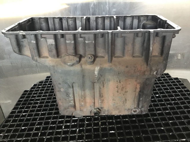 Liebherr Oil Sump - בית ארכובה: תמונה 2 Liebherr Oil Sump - בית ארכובה: תמונה 2