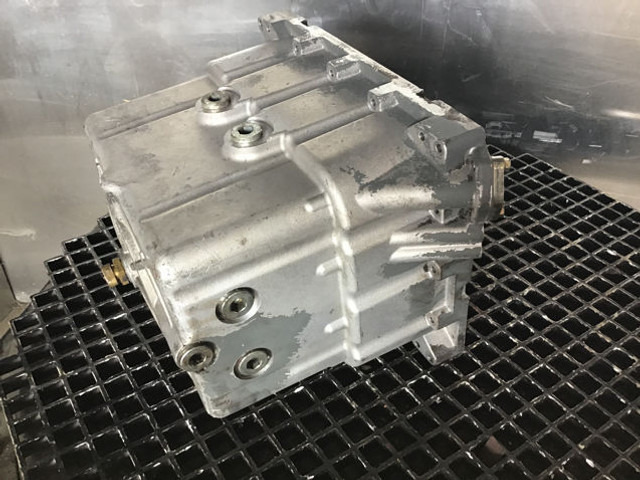 Liebherr Oil Sump - בית ארכובה: תמונה 3 Liebherr Oil Sump - בית ארכובה: תמונה 3