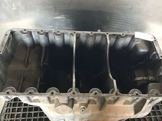 Liebherr Oil Sump - בית ארכובה: תמונה 4 Liebherr Oil Sump - בית ארכובה: תמונה 4