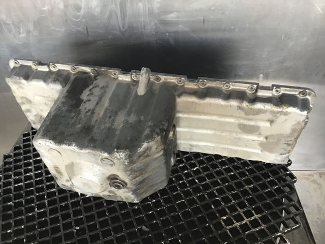 Liebherr Oil Sump - בית ארכובה: תמונה 1 Liebherr Oil Sump - בית ארכובה: תמונה 1