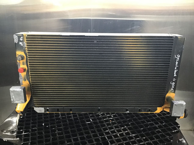 Liebherr Oilcooler - מקרר שמן: תמונה 1 Liebherr Oilcooler - מקרר שמן: תמונה 1