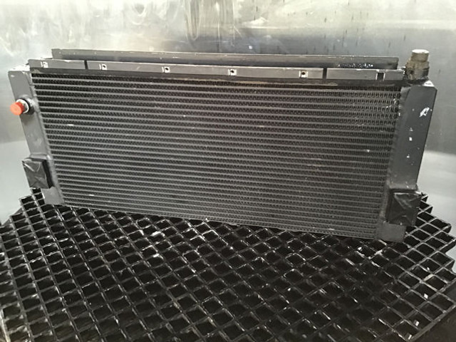 Liebherr Oilcooler - מקרר שמן: תמונה 2 Liebherr Oilcooler - מקרר שמן: תמונה 2