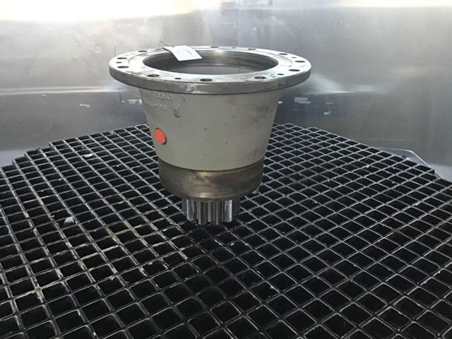 Liebherr Output Shaft Housing - רכזת גלגלים: תמונה 1 Liebherr Output Shaft Housing - רכזת גלגלים: תמונה 1