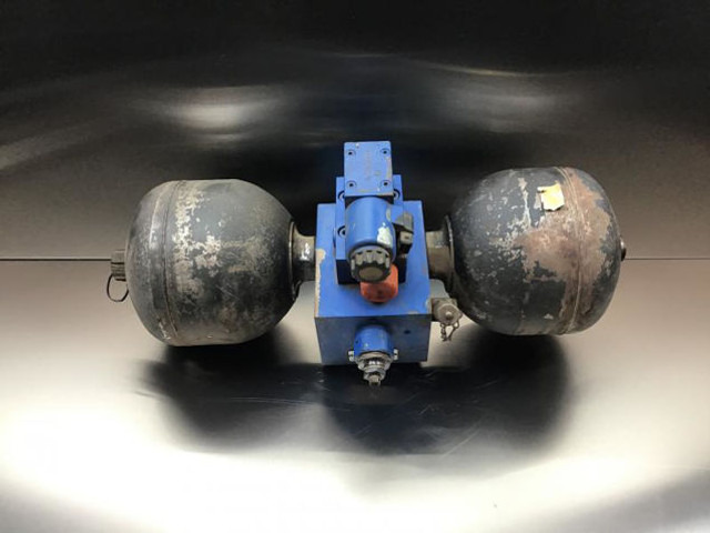 Liebherr Shock Absorber - בולם זעזועים: תמונה 1 Liebherr Shock Absorber - בולם זעזועים: תמונה 1
