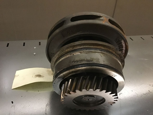 Liebherr Waterpump - משאבת נוזל קירור: תמונה 1 Liebherr Waterpump - משאבת נוזל קירור: תמונה 1