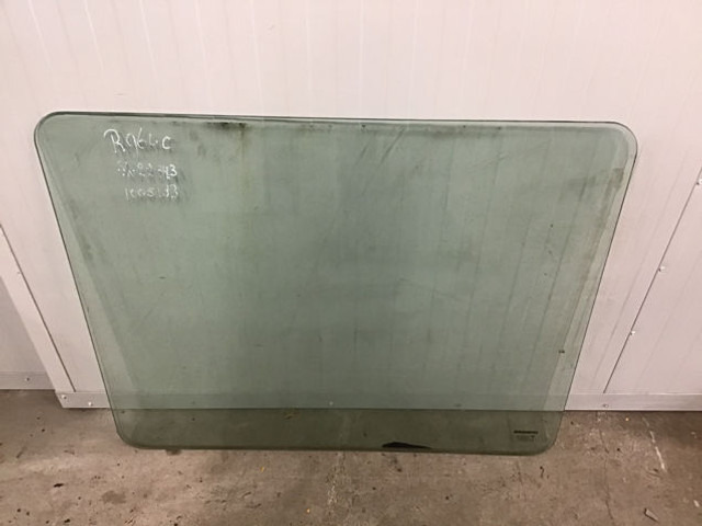 Liebherr Window Glass - חלון וחלקים: תמונה 1 Liebherr Window Glass - חלון וחלקים: תמונה 1