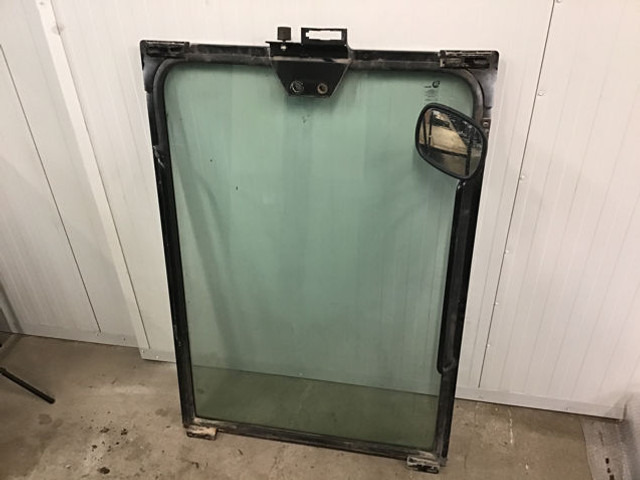 Liebherr Window Glass - חלון וחלקים: תמונה 1 Liebherr Window Glass - חלון וחלקים: תמונה 1