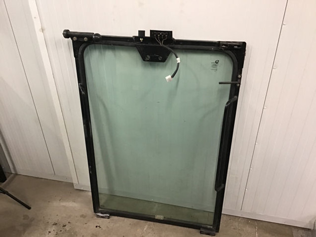 Liebherr Window Glass - חלון וחלקים: תמונה 1 Liebherr Window Glass - חלון וחלקים: תמונה 1