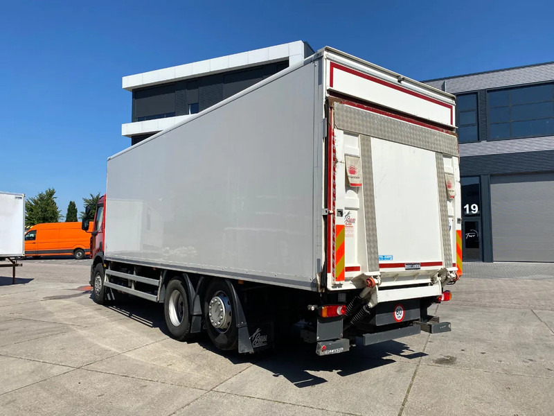 Renault D Wide 320 6x2/4 / Closed box / Dhollandia - משאית תיבה: תמונה 4 Renault D Wide 320 6x2/4 / Closed box / Dhollandia - משאית תיבה: תמונה 4