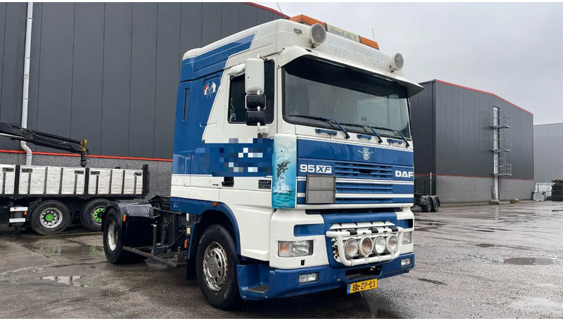 DAF XF 380 EURO-3 HOLLAND TRUCK - יחידת טרקטור: תמונה 1 DAF XF 380 EURO-3 HOLLAND TRUCK - יחידת טרקטור: תמונה 1
