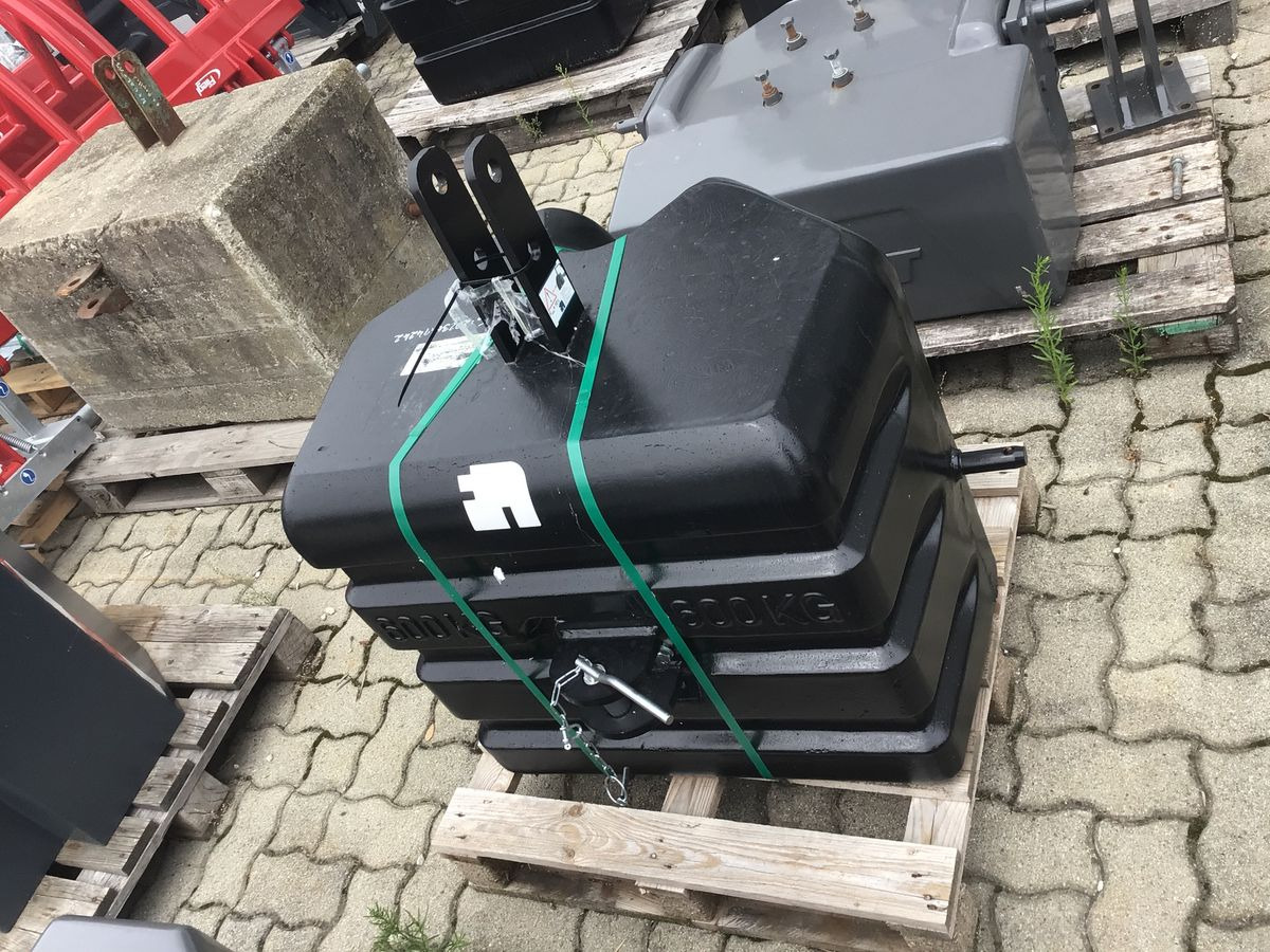 Fliegl 600kg - משקל נגד: תמונה 1 Fliegl 600kg - משקל נגד: תמונה 1