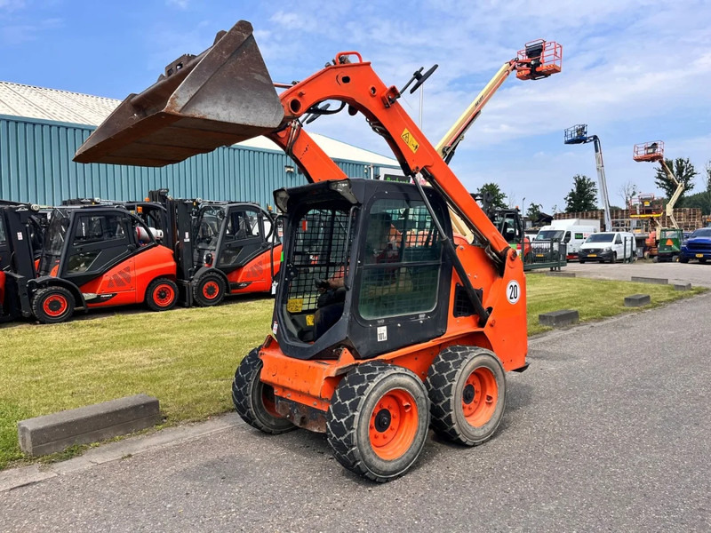 Bobcat S450 - מעמיס היגוי החלקה: תמונה 4 Bobcat S450 - מעמיס היגוי החלקה: תמונה 4