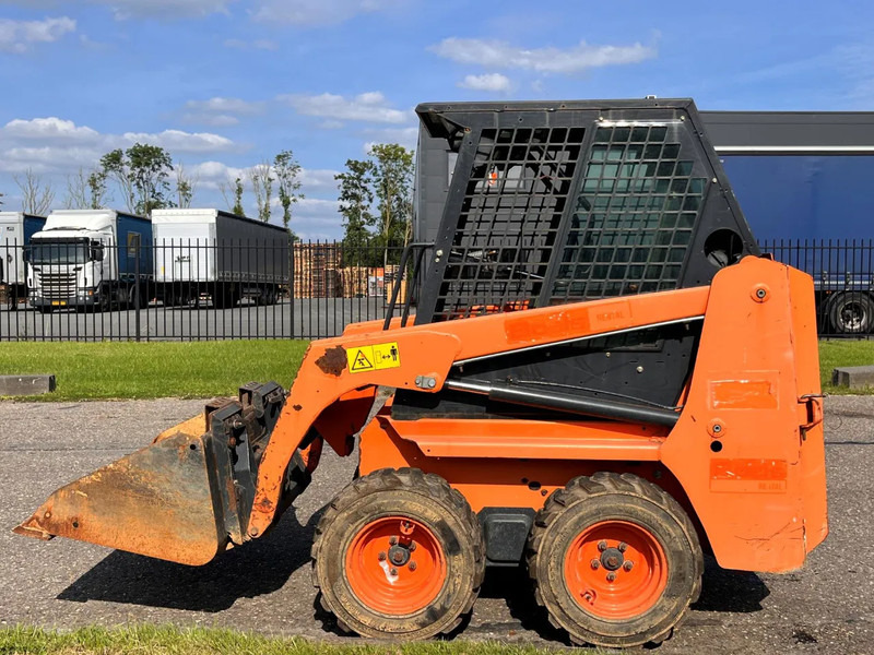 Bobcat S70 - מעמיס היגוי החלקה: תמונה 2 Bobcat S70 - מעמיס היגוי החלקה: תמונה 2