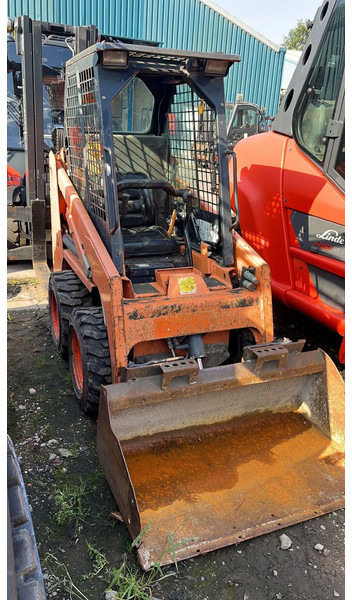Bobcat S70 - מעמיס היגוי החלקה: תמונה 2 Bobcat S70 - מעמיס היגוי החלקה: תמונה 2
