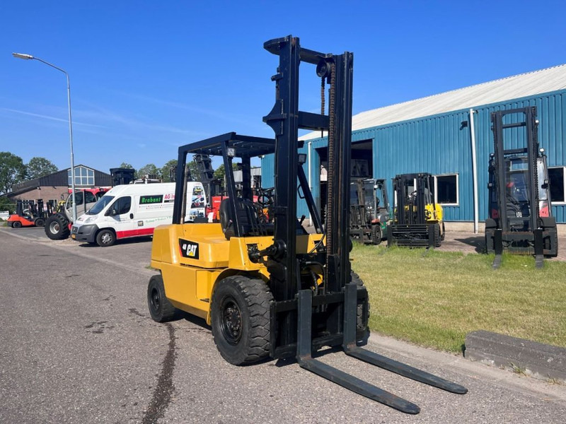Caterpillar DP40K2 - מלגזת סולר: תמונה 2 Caterpillar DP40K2 - מלגזת סולר: תמונה 2