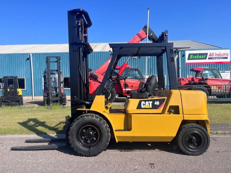 Caterpillar DP40K2 - מלגזת סולר: תמונה 4 Caterpillar DP40K2 - מלגזת סולר: תמונה 4