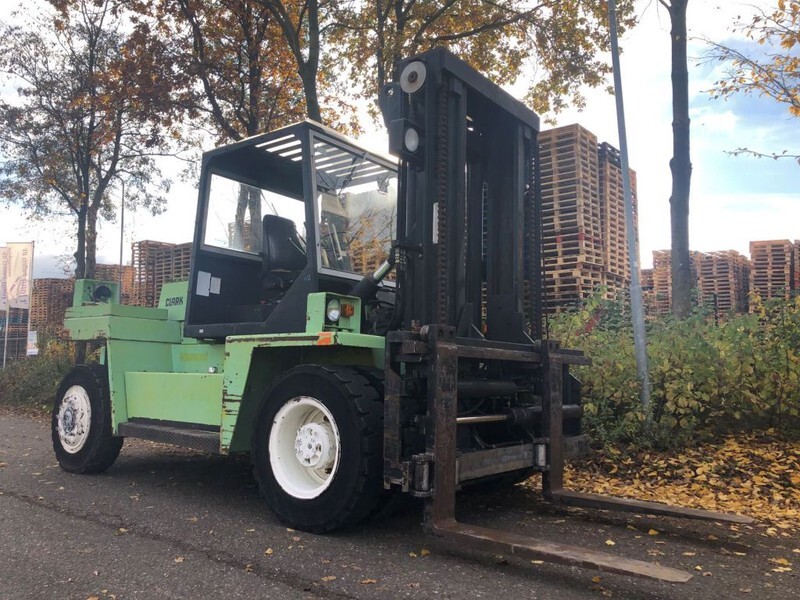 Clark DPL100 - מלגזת סולר: תמונה 3 Clark DPL100 - מלגזת סולר: תמונה 3