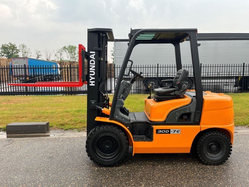 מלגזת סולר Hyundai 30D-7E: תמונה 6