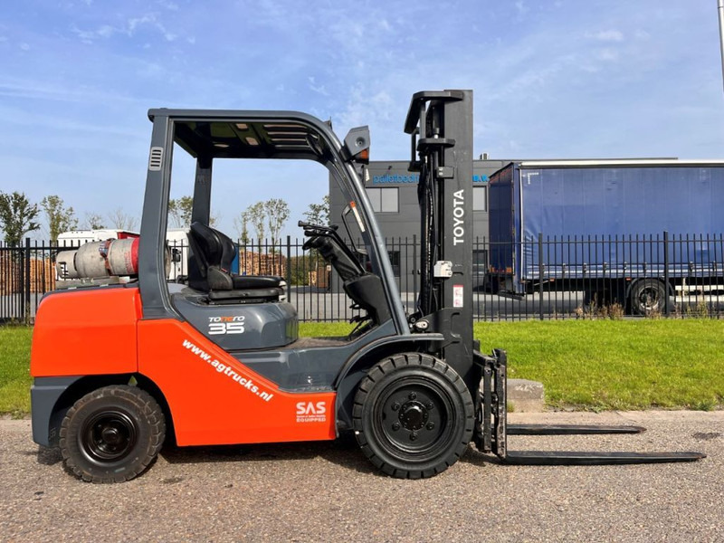 Toyota 02- 8FGJF35 - מלגזת LPG: תמונה 1 Toyota 02- 8FGJF35 - מלגזת LPG: תמונה 1