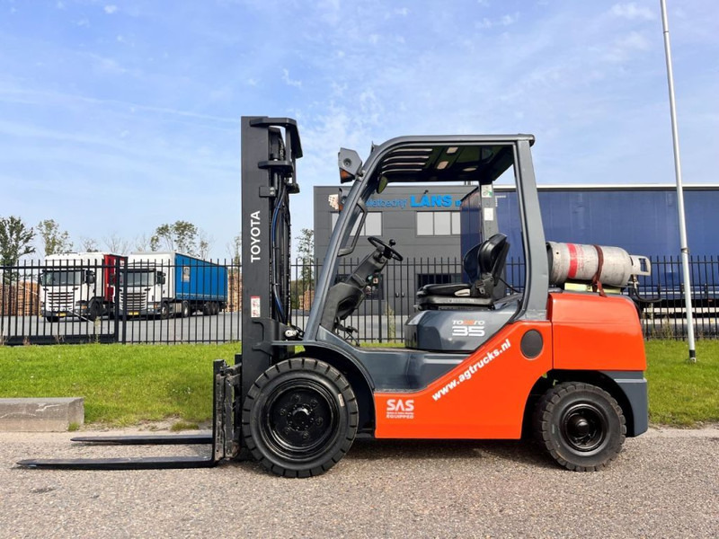 Toyota 02- 8FGJF35 - מלגזת LPG: תמונה 2 Toyota 02- 8FGJF35 - מלגזת LPG: תמונה 2