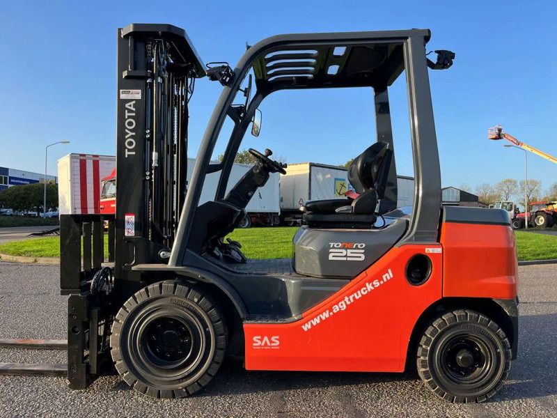 Toyota 52-8FDF25 - מלגזת סולר: תמונה 2 Toyota 52-8FDF25 - מלגזת סולר: תמונה 2