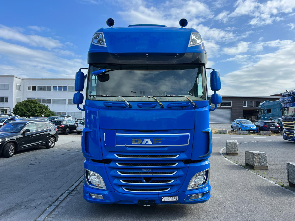DAF XF510 6x2 - משאית וילונות צד: תמונה 2 DAF XF510 6x2 - משאית וילונות צד: תמונה 2