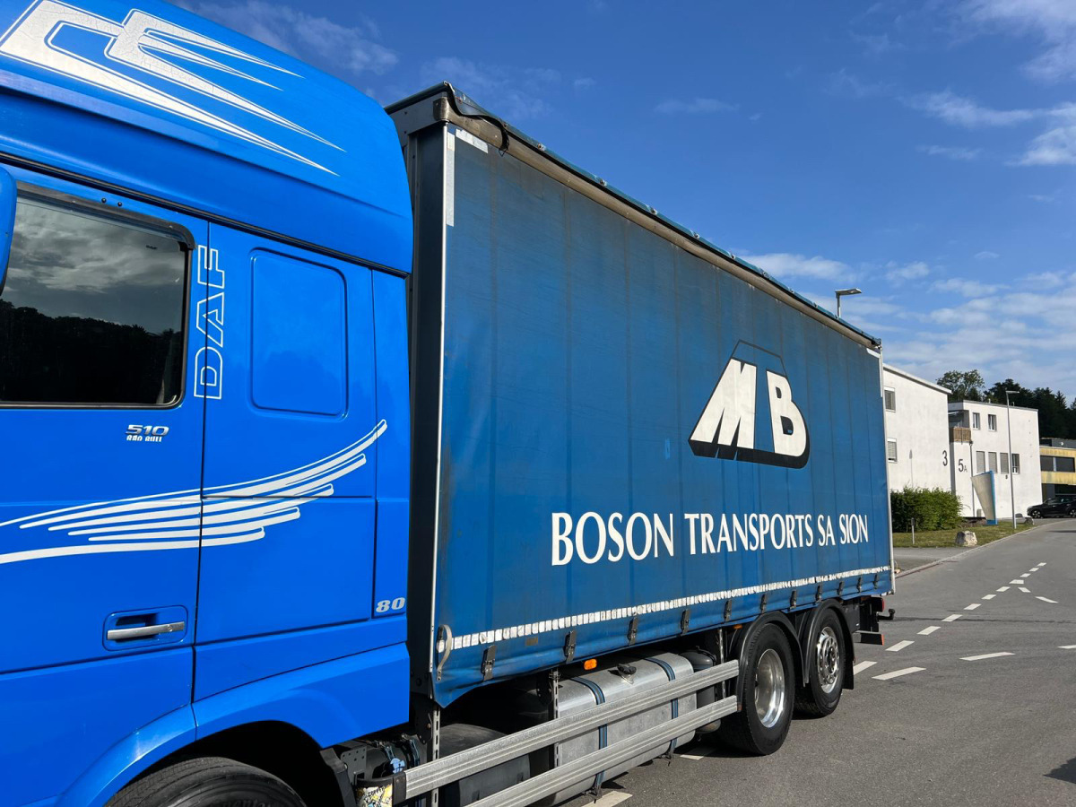 משאית וילונות צד DAF XF510 6x2: תמונה 10
