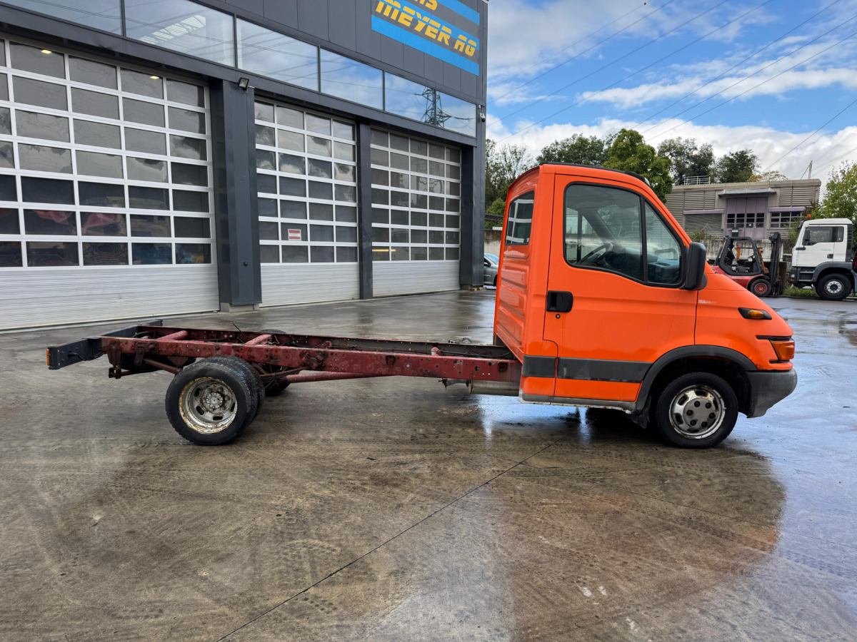 IVECO 35C12 4x2 - משאית עם שלדת תא: תמונה 3 IVECO 35C12 4x2 - משאית עם שלדת תא: תמונה 3