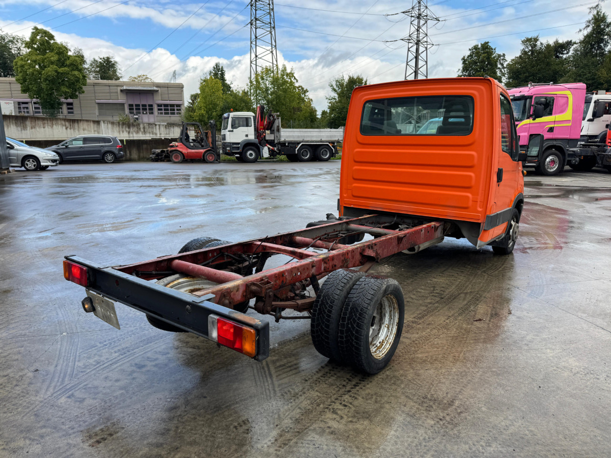 IVECO 35C12 4x2 - משאית עם שלדת תא: תמונה 4 IVECO 35C12 4x2 - משאית עם שלדת תא: תמונה 4