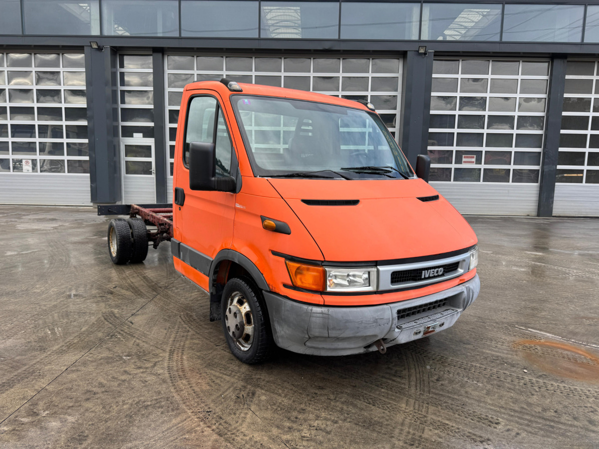 IVECO 35C12 4x2 - משאית עם שלדת תא: תמונה 2 IVECO 35C12 4x2 - משאית עם שלדת תא: תמונה 2