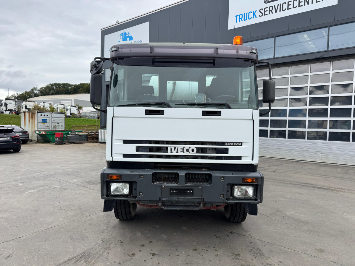 IVECO 440 Cursor 8x4 Liebherr - משאית מערבלת בטון: תמונה 2 IVECO 440 Cursor 8x4 Liebherr - משאית מערבלת בטון: תמונה 2