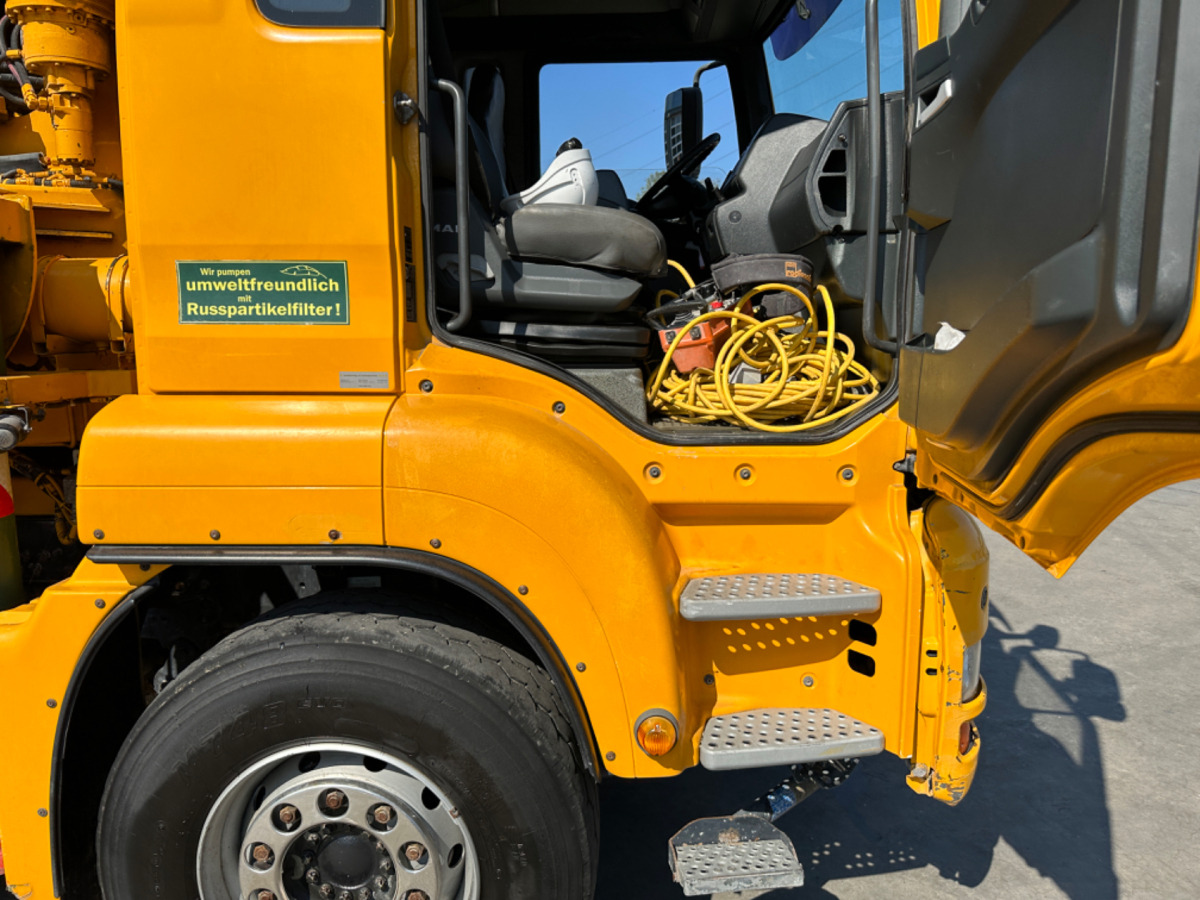MAN TGA 41.440 8x4 Hallenpumpe 31M-5 - משאית משאבת בטון: תמונה 4 MAN TGA 41.440 8x4 Hallenpumpe 31M-5 - משאית משאבת בטון: תמונה 4