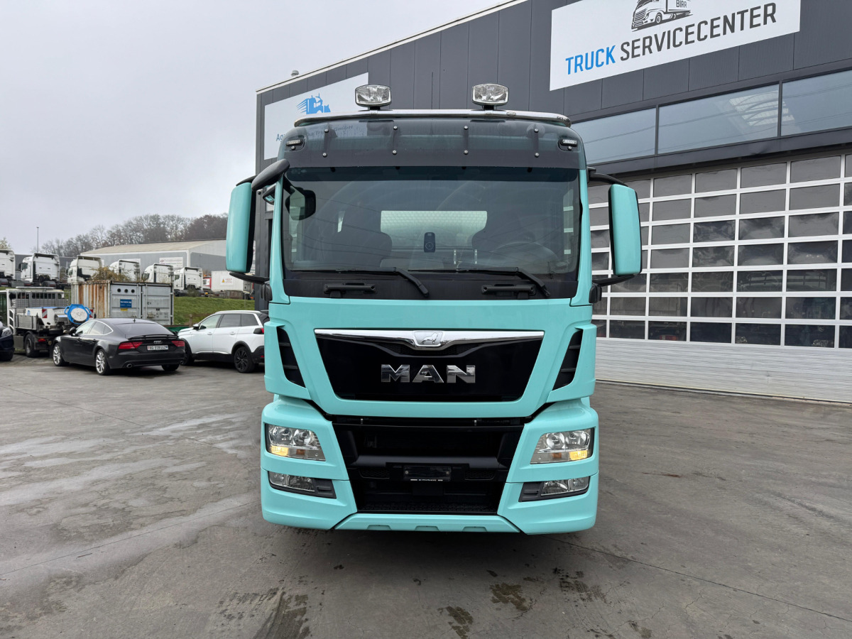 MAN TGS 26.440 6x2 Isoliert Milchtank 3 Kammern - משאית מכל: תמונה 2 MAN TGS 26.440 6x2 Isoliert Milchtank 3 Kammern - משאית מכל: תמונה 2