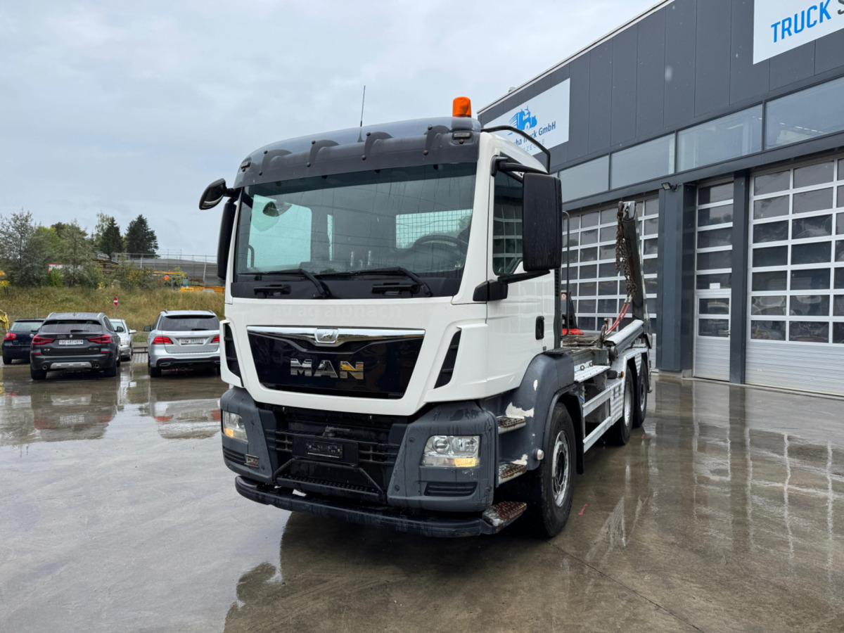 MAN TGS 28.440 6x2 UT GIGANT - משאית דילוג העמסה: תמונה 1 MAN TGS 28.440 6x2 UT GIGANT - משאית דילוג העמסה: תמונה 1