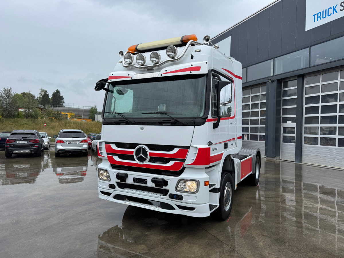 MERCEDES Actros 2044 4x4 - יחידת טרקטור: תמונה 1 MERCEDES Actros 2044 4x4 - יחידת טרקטור: תמונה 1