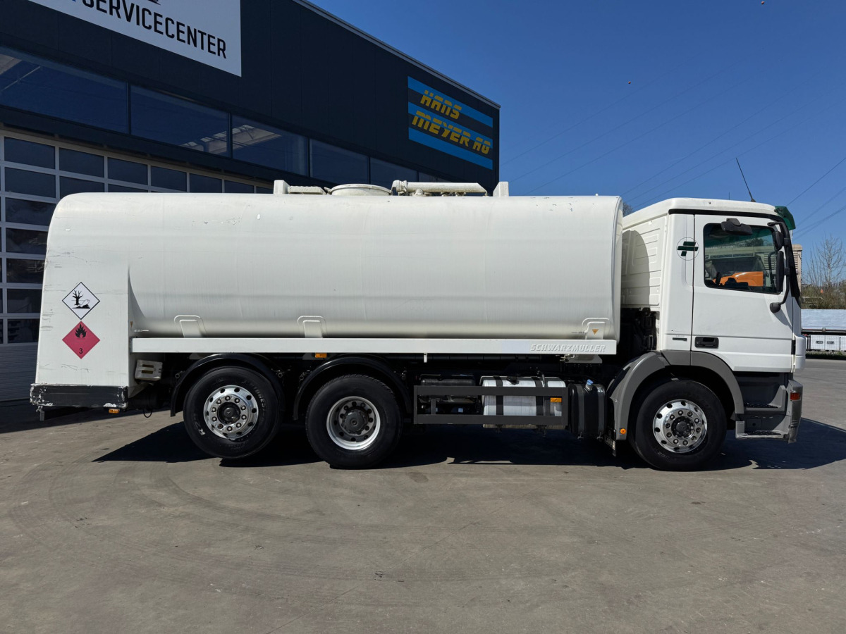 MERCEDES Actros 2541 6x2 Schwarzmüller 21260L - משאית מכל: תמונה 4 MERCEDES Actros 2541 6x2 Schwarzmüller 21260L - משאית מכל: תמונה 4