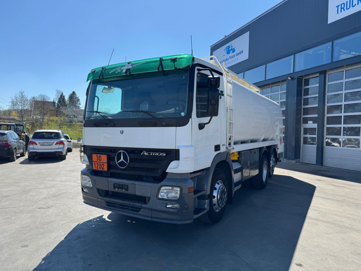 MERCEDES Actros 2541 6x2 Schwarzmüller 21260L - משאית מכל: תמונה 1 MERCEDES Actros 2541 6x2 Schwarzmüller 21260L - משאית מכל: תמונה 1