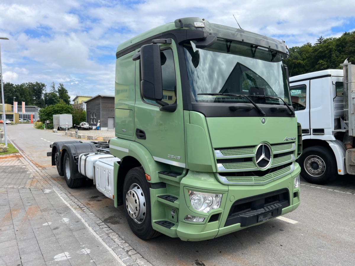 MERCEDES Actros 2543 6x2 - משאית עם שלדת תא: תמונה 4 MERCEDES Actros 2543 6x2 - משאית עם שלדת תא: תמונה 4