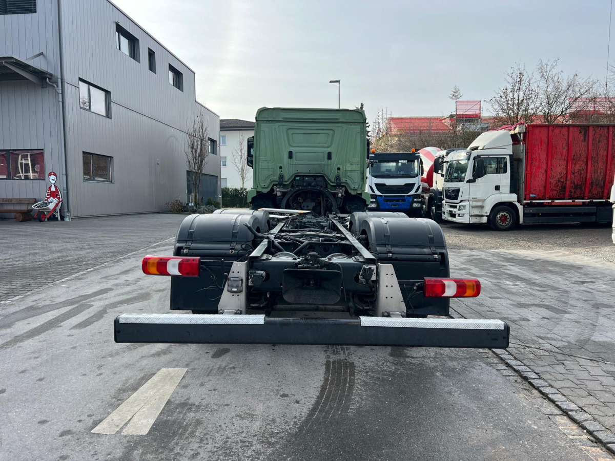 MERCEDES Actros 2543 6x2 - משאית עם שלדת תא: תמונה 5 MERCEDES Actros 2543 6x2 - משאית עם שלדת תא: תמונה 5