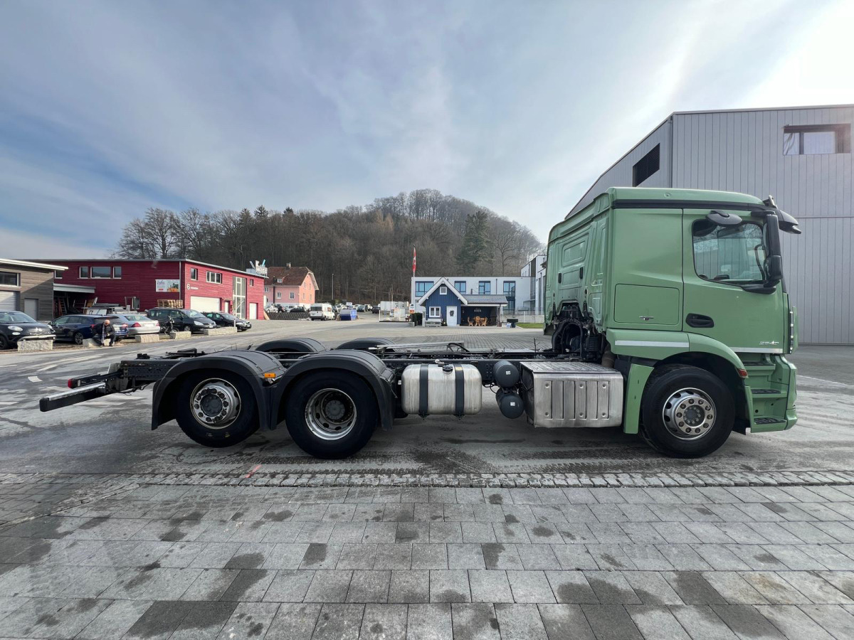 MERCEDES Actros 2543 6x2 - משאית עם שלדת תא: תמונה 3 MERCEDES Actros 2543 6x2 - משאית עם שלדת תא: תמונה 3